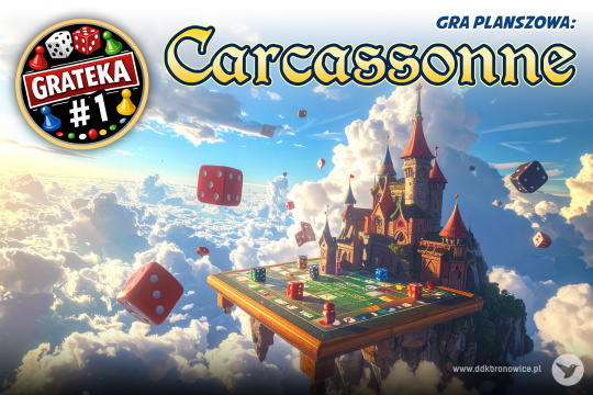 Grafika promująca wydarzenie cykliczne Grateka. Grafikę stanowi zamek unoszący się w chmurach na niebieskim niebie. Z góry spadają czerwone kości do gier planszowych. Do zamku zamocowana jest zielona plansza. Na niej kości do gry i pionki. Cały obraz dopełniają promienie słoneczne. W lewym górnym rogu logotyp Grateki: czarne koło ze złotą obramówką. Na niej biały napis na czerwonym tle: “GRATEKA”. Nad napisem, dwa kolorowe pionki i dwie kostki do gry, na dole dwa kolorowe pionki i biały napis: ”#1”. Na samej górze grafiki granatowy napis: “GRA PLANSZOWA”, pod nim złoty napis: “CARCASSONNE”. W prawym dolnym rogu szary napis: www.ddkbronowice.pl, obok napisu mały koliber na szarym tle.