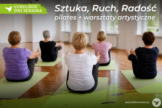 Grafika promująca warsztaty pilatesu połączone z warsztatami artystycznymi. Grafikę stanowi zdjęcie pań siedzących na zielonych matach i ćwiczących. W prawym górnym rogu biały napis: „SZTUKA, RUCH, RADOŚĆ/pilates + warsztaty artystyczne”. W lewym górnym rogu logotyp Lubelskich Dni Seniora: na zielonym tle, niczym maźnięcie pędzlem, biały koliber obok biały napis: „LUBELSKIE DNI SENIORA”. W prawym dolnym rogu napis: www.ddkbronowice.pl, obok napisu mały koliber na wyblakłym zielonym tle.
