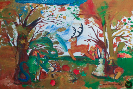 Kolorowe zdjęcie. Wielkoformatowa plansza pomalowana przez dzieci. Znajdują się na niej jesienne drzewa, grzyby, jelonek i zając.
