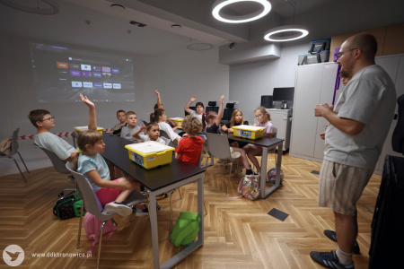 Lato z Kulturą 2025 – Pracownie Kultury Dziesiąta